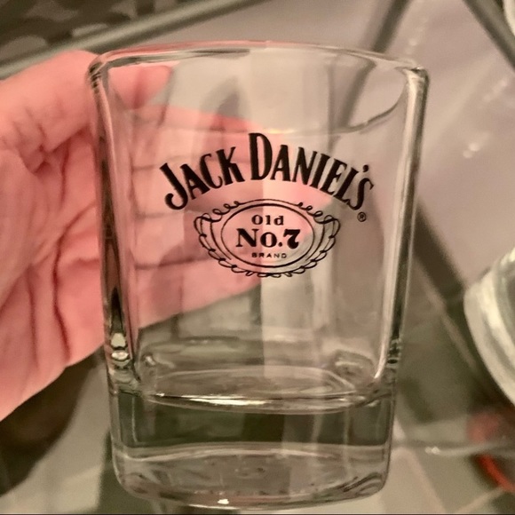 3 bar glasses including 2 square Jack Daniels and 1 Gentlemen Jack tumbler - Picture 4 of 11